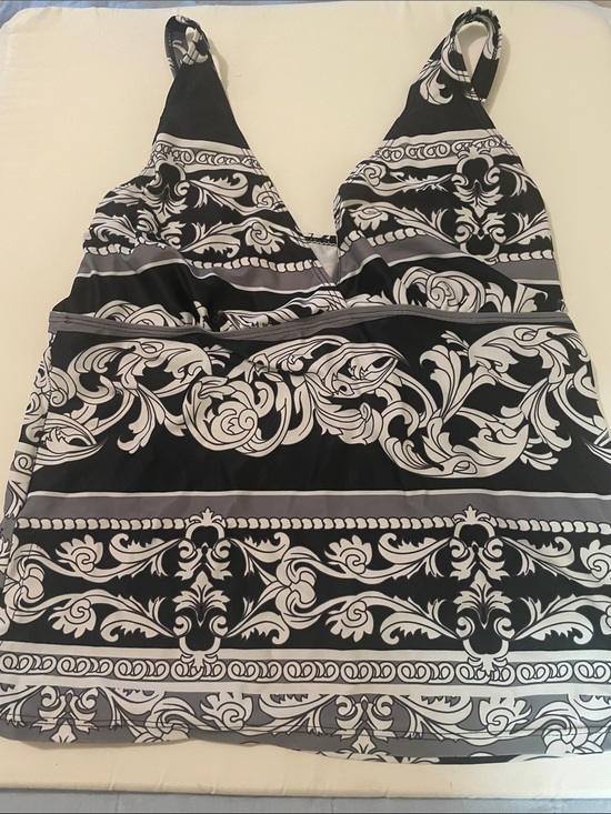 Other - Women’s Black & White Patterned Swim Top